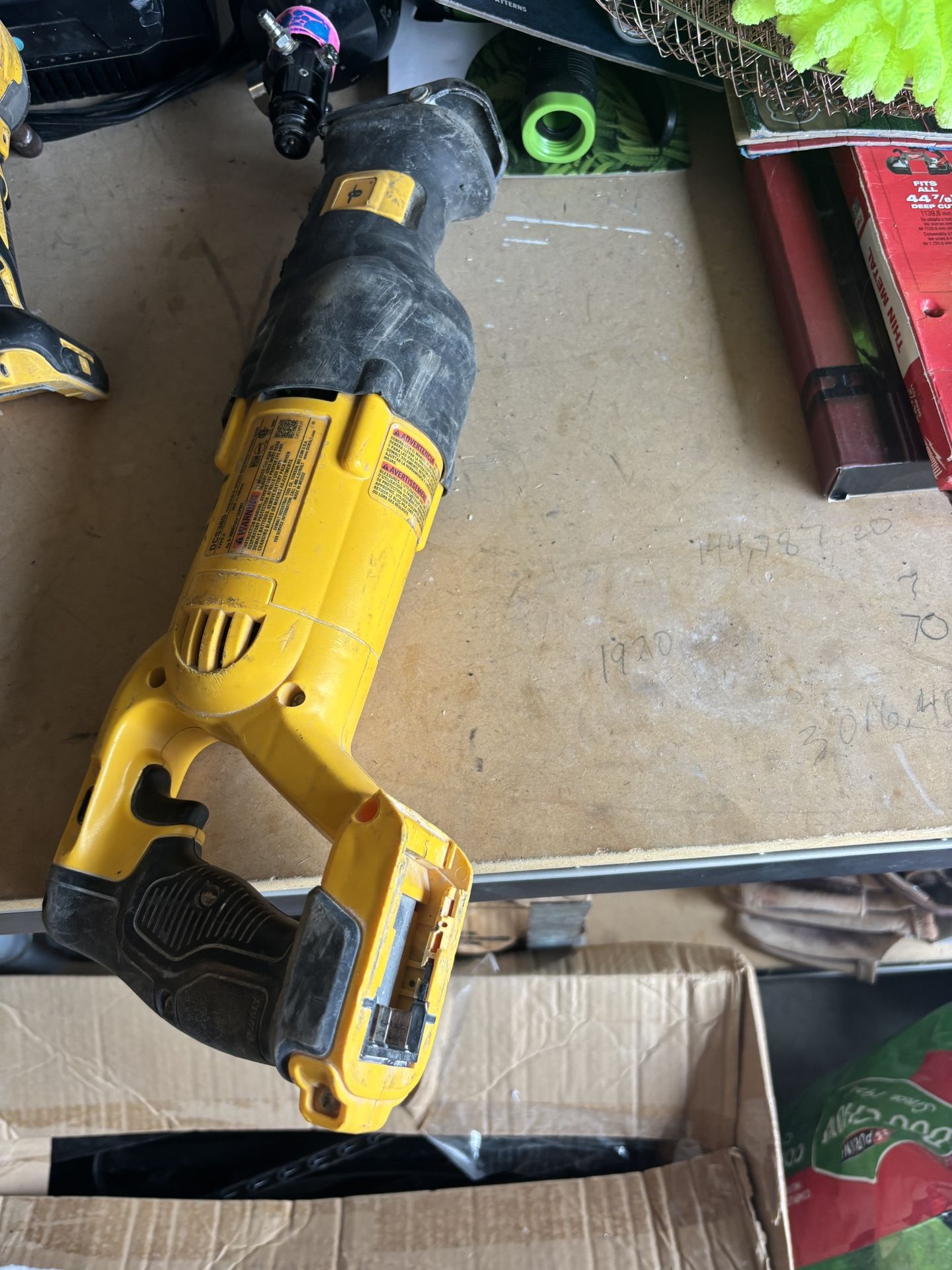 Cordless DeWalt sawza