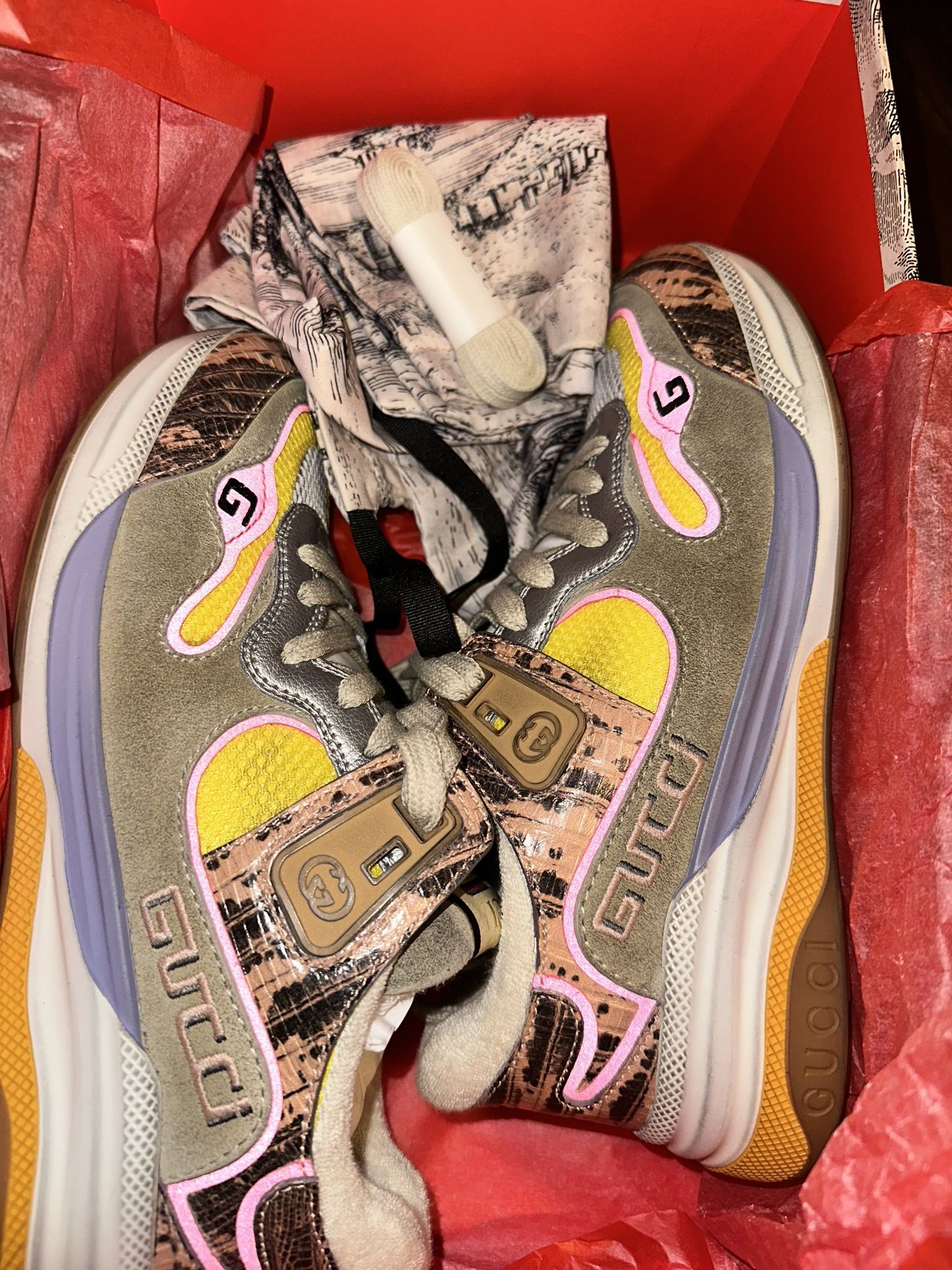 Authentic Gucci Sneakers Size 37 NEW