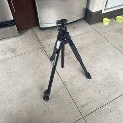 Tripod - Manfrotto 055