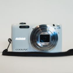 Nikon Coolpix S6800