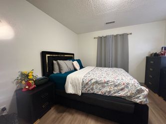 Queen size bedroom