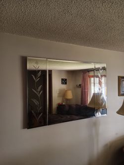 Wall mirror