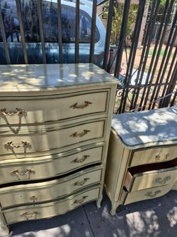 Dresser set very Good Conditions