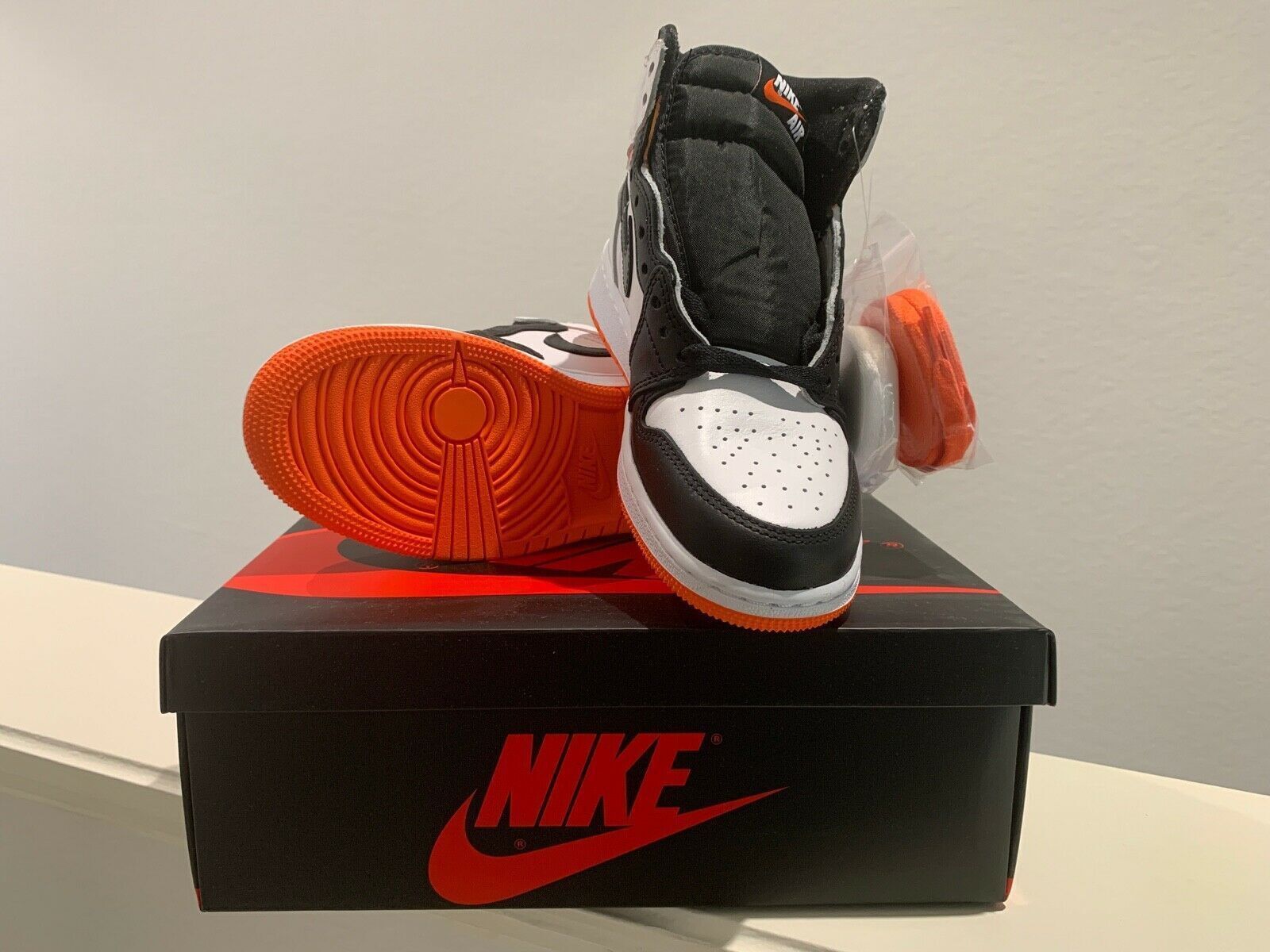 BELOW RETAIL - Air Jordan 1 High OG Electro Orange (GS) - Size 4Y