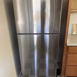 Samsung 15.6 cu. Ft. Refrigerator Top freezer 