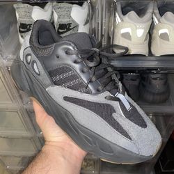 Yeezy 700 Utility Black (9.5US)