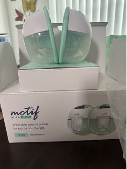 Motif wearable breast pump