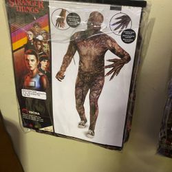 LOTS OF STRANGER THINGS 