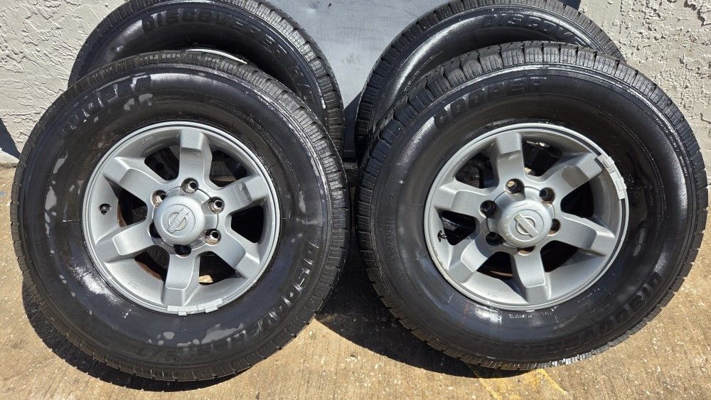 265 70 15 NISSAN FRONTIER DESERT RUNNER RIMS