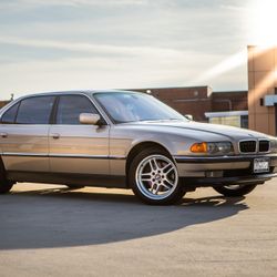 2000 BMW 740Li
