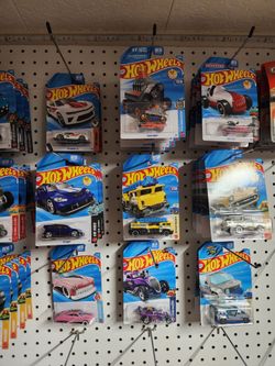 HOT WHEELS