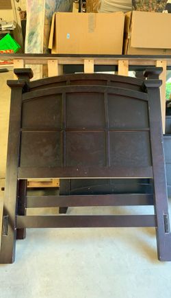 Two twin beds with mattress