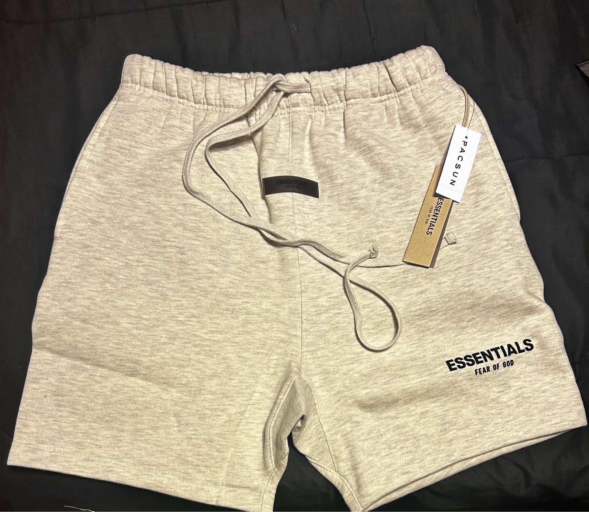 Light oatmeal essential shorts