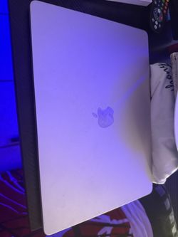 MacBook m3 2024