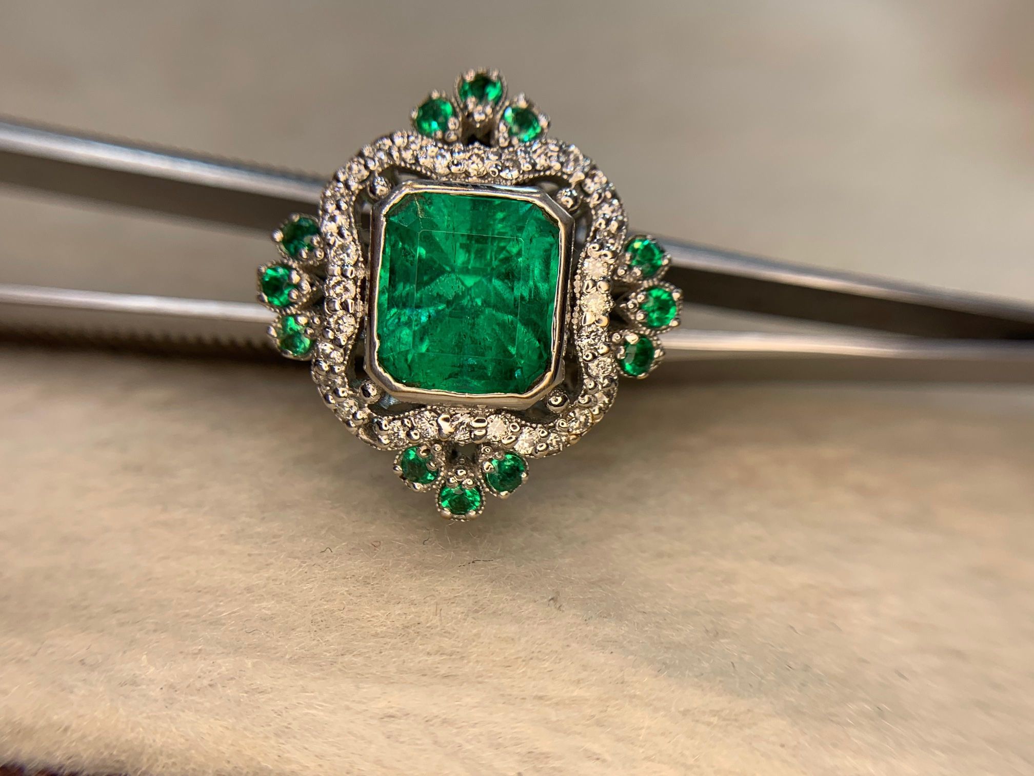 Colombian Emearld Minor Oil  Women’s Ring