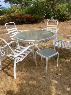 Free outdoor table and chairs