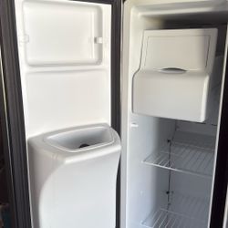 Frigidare Refergrator