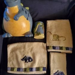 8 piece Dinosaur Children's Bathroom set, Like new
