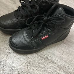 Levi’s Strauss Size 13 M  Used 