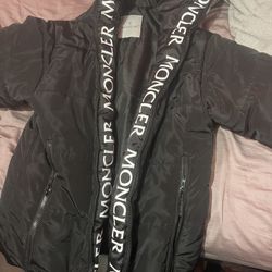 moncler puffer jacket size medium 