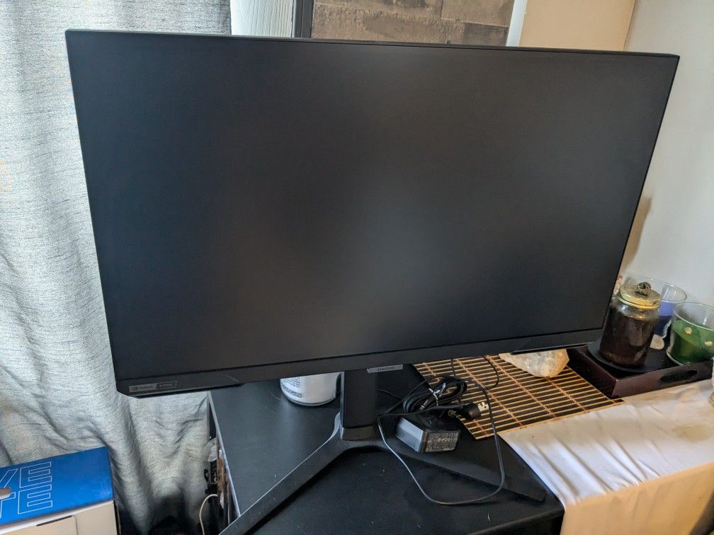 amsung - 27” Odyssey FHD IPS 240Hz G-Sync Gaming Monitor - Black
