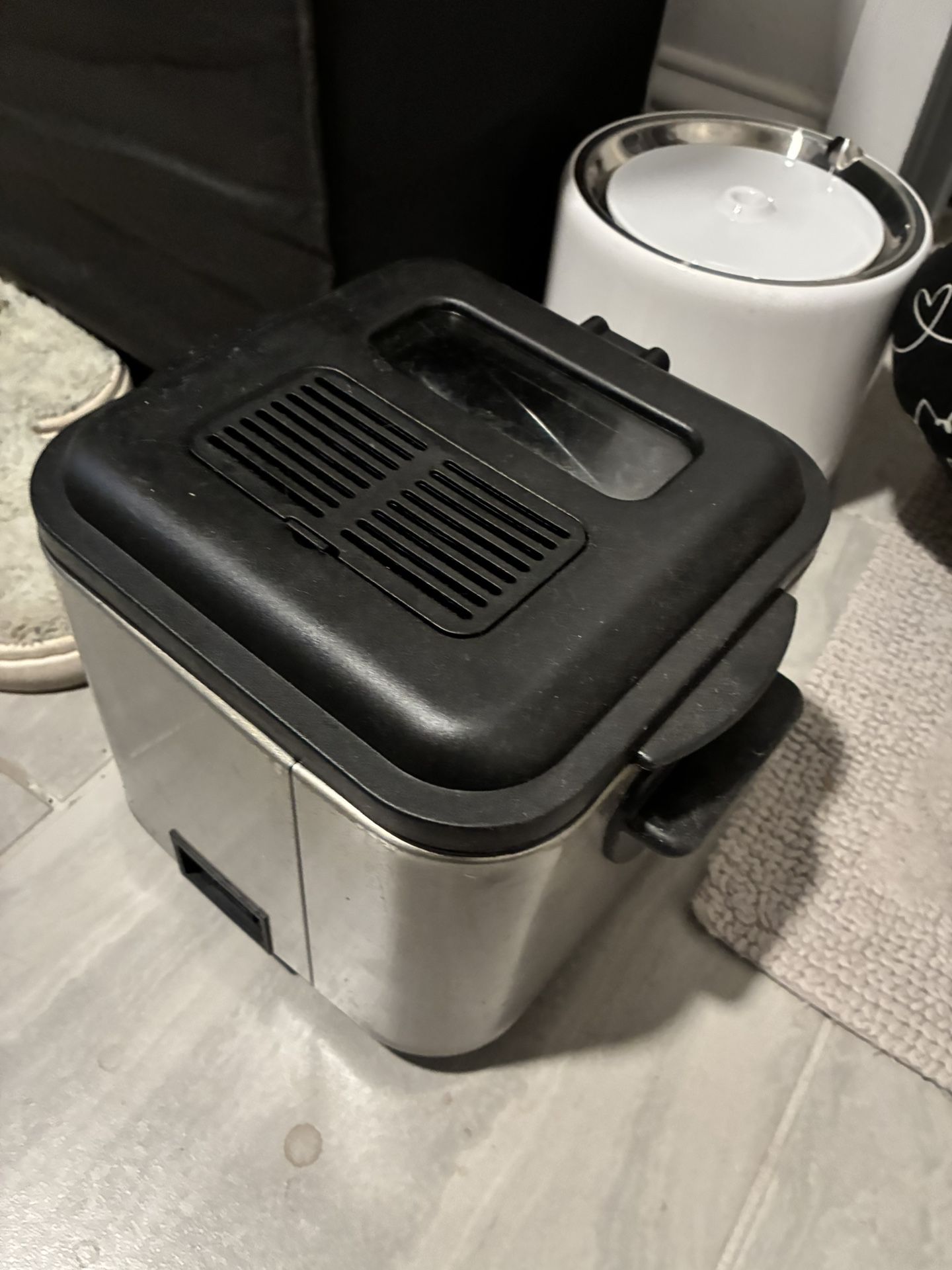 Salton Deep Fryer DF1539A