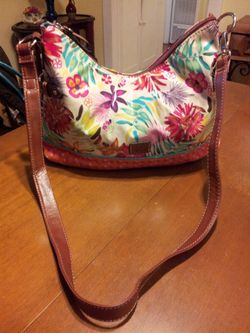 Clean summer straw leather canvas denim handbags and crossbodies