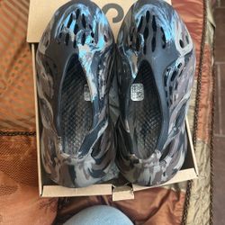 Yeezy Foam runners Size 5