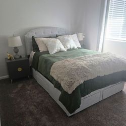 Modern Bedroom Set – Bed Frame, Mattress, Nightstands & Lamps – Excellent Condition