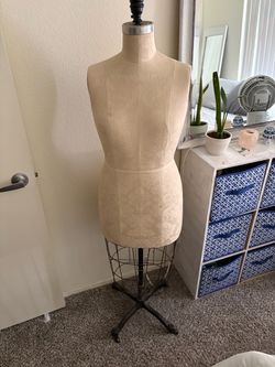 Vintage Model form size 12