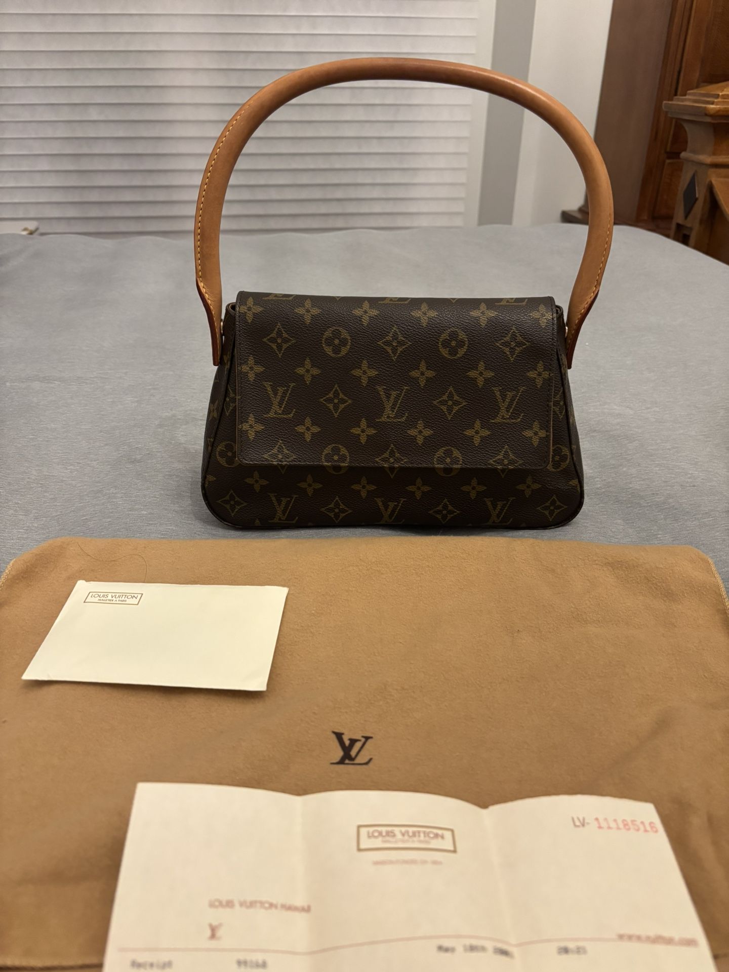 Louis Vuitton Mini looping Handbag-Like New