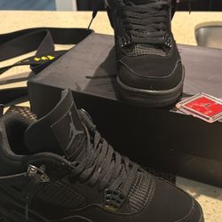 black cats jordan 4