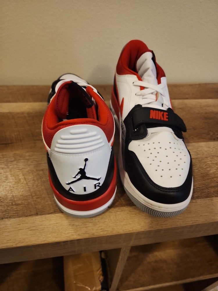 Air Jordan Sneakers/Size 12