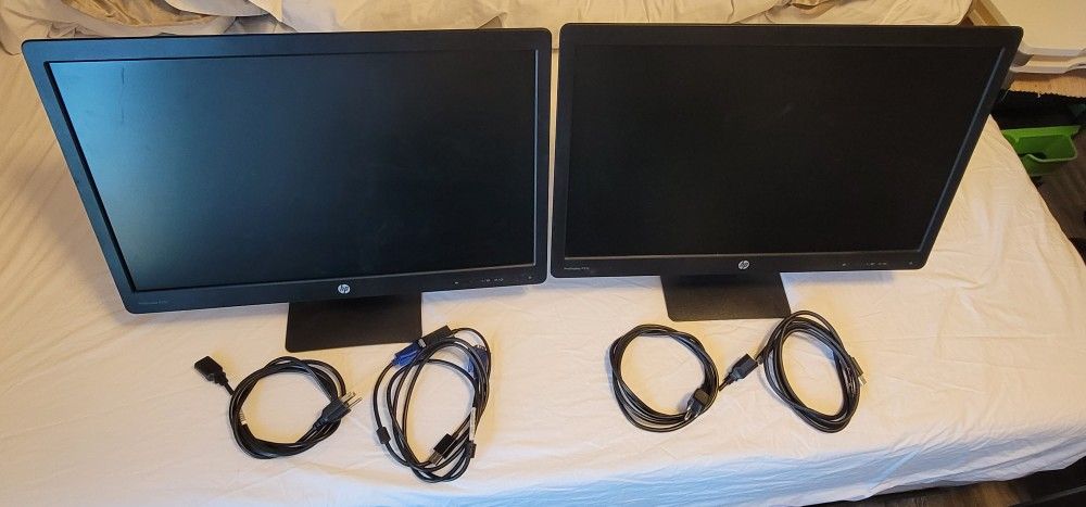 2 Desktop Monitors 23" Hp Comes with All Wires