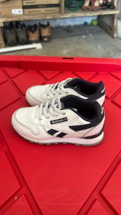 Reebok Classic Low-Top Sneakers
