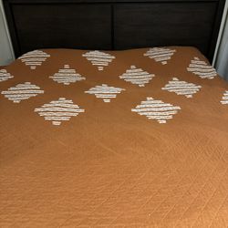 King Size Bed Frame / Mattress 