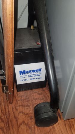 Maxwell ultracapacitor engine start module
