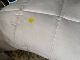 Queen mattress topper + comforter