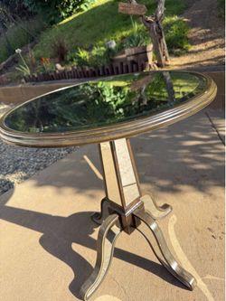 Round mirror table