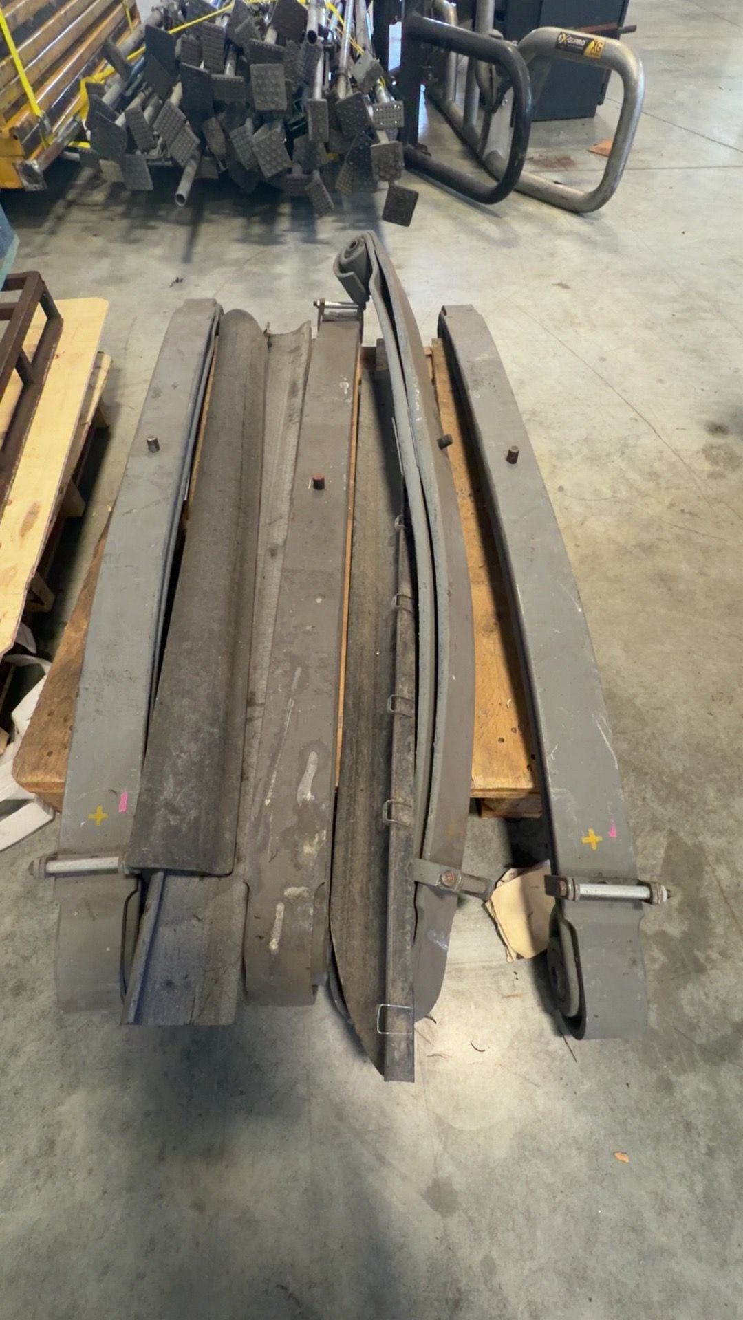 Freight liner cascadia truck springs