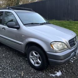 1999 Mercedes-Benz Ml 320 All-Wheel-Drive Suv