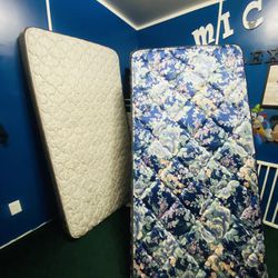 🛏️😴🛏️😴🛏️😴❤️⭐️ For sale—4 twin beds —2 queen mattresses and 1 full size matress -— (USED NOT NEW) priced separately—more pics only for seriously 