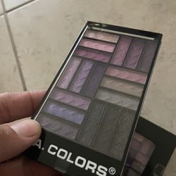 Eyeshadow 18 Colors 4 Sets  new  By LA colors 