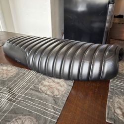 Crafton Atlier seat for triumph street twin
