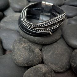 Cuff Bracelet with magnetic snap ( Part Of Accessories Discounts)!