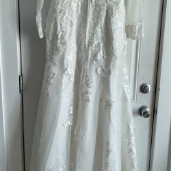 Pre-Owned Wedding Dress w/Petticoat