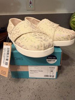 Girls Tom’s Shoes
