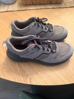 NEW Columbia Low-Top  hiking shoes 10.5