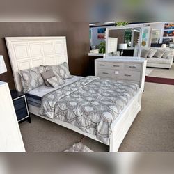 4PC White Wooden Bedroom set King or Queen size bed frame