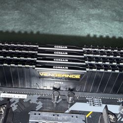 32 GB Corsair Vengeance RAM